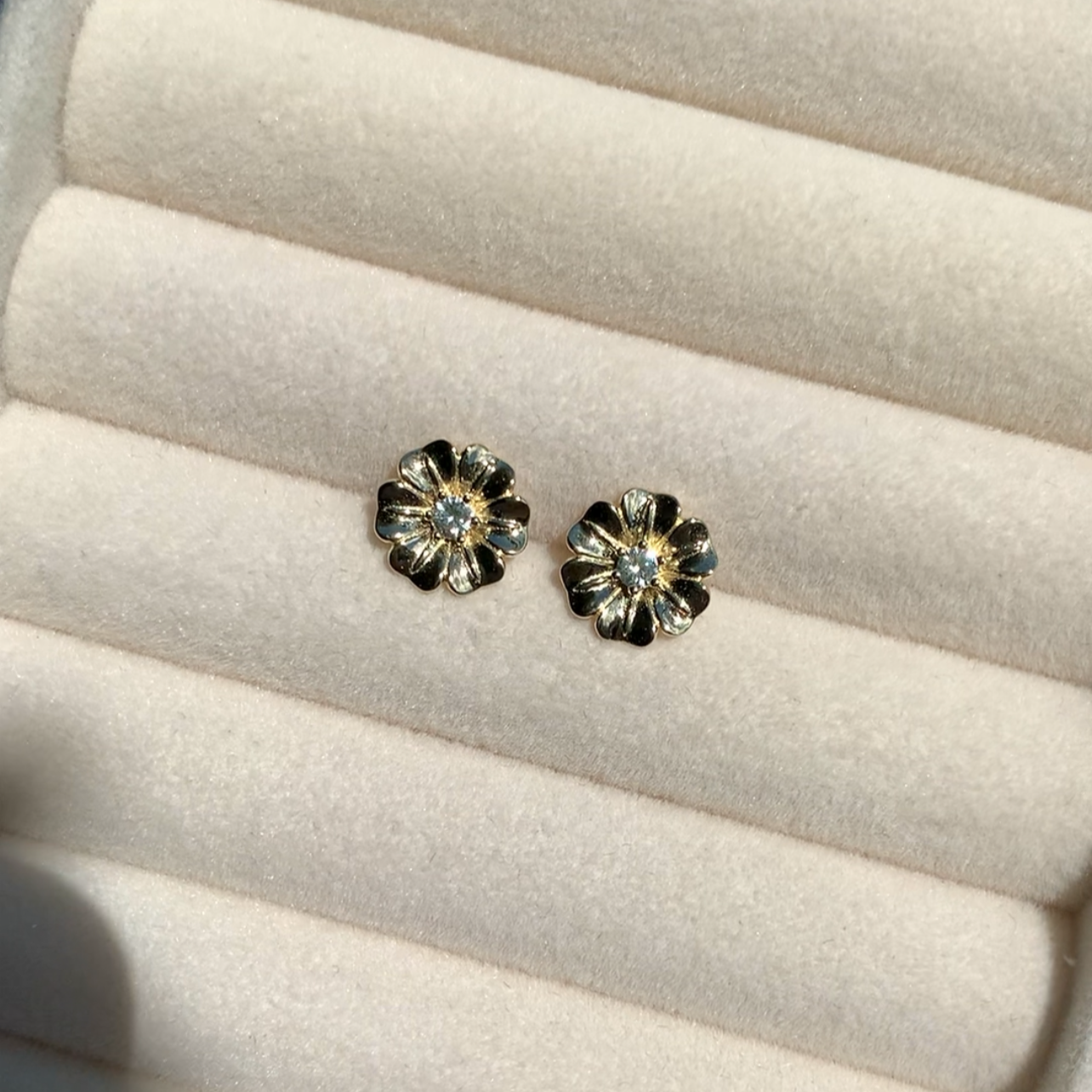 Dara stud earring