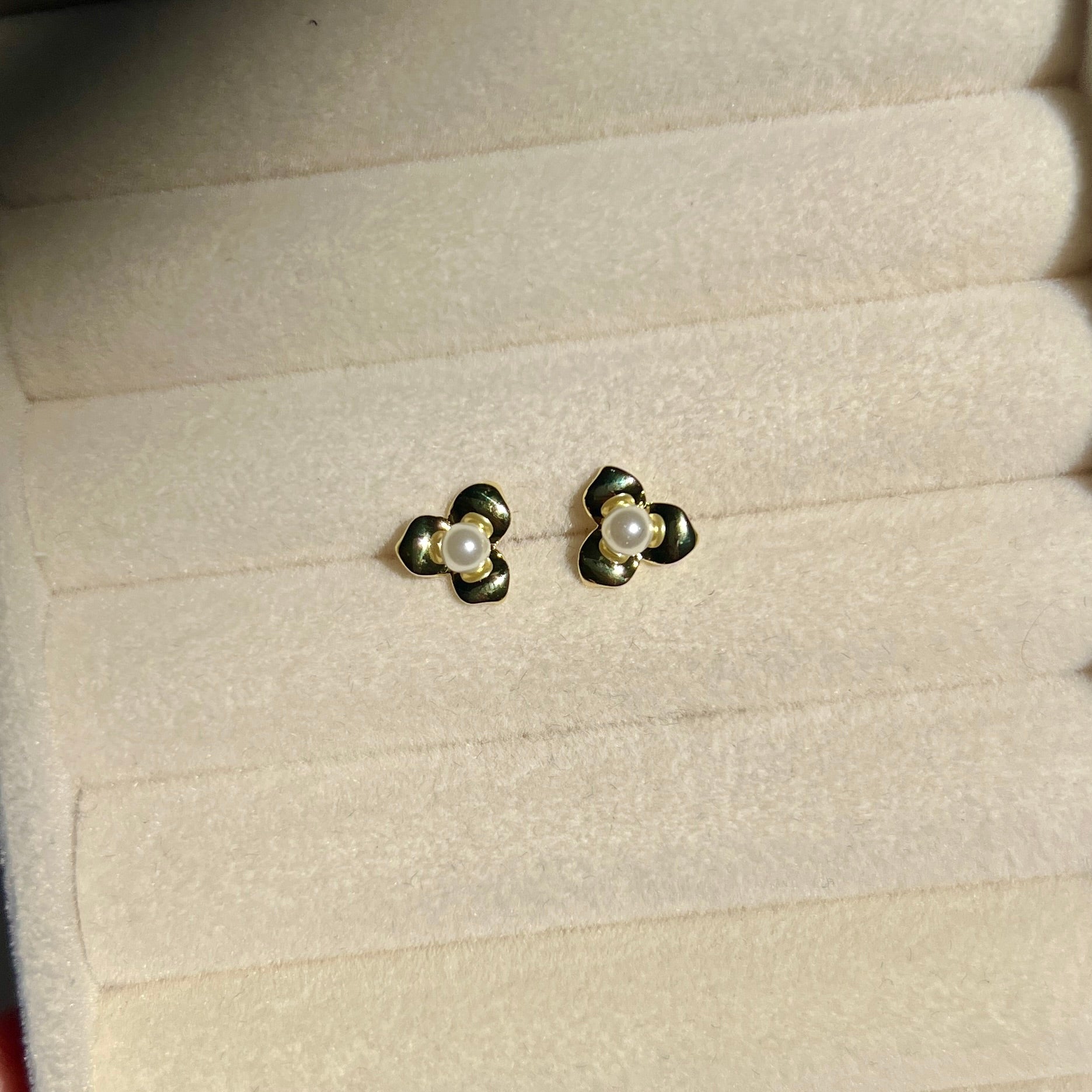 Flor stud earring