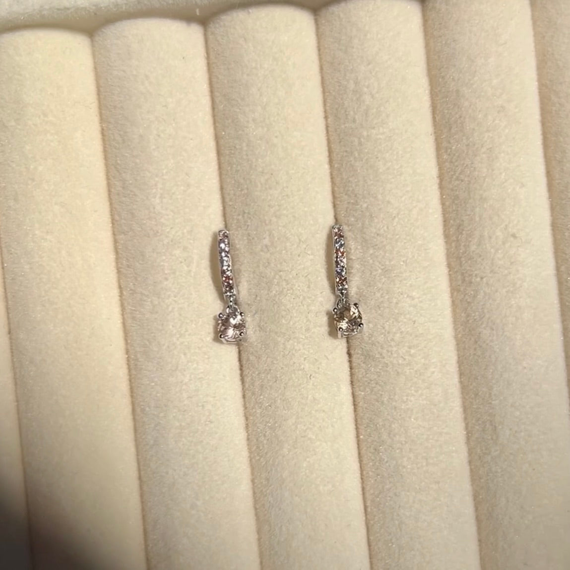 Rhea huggies earring