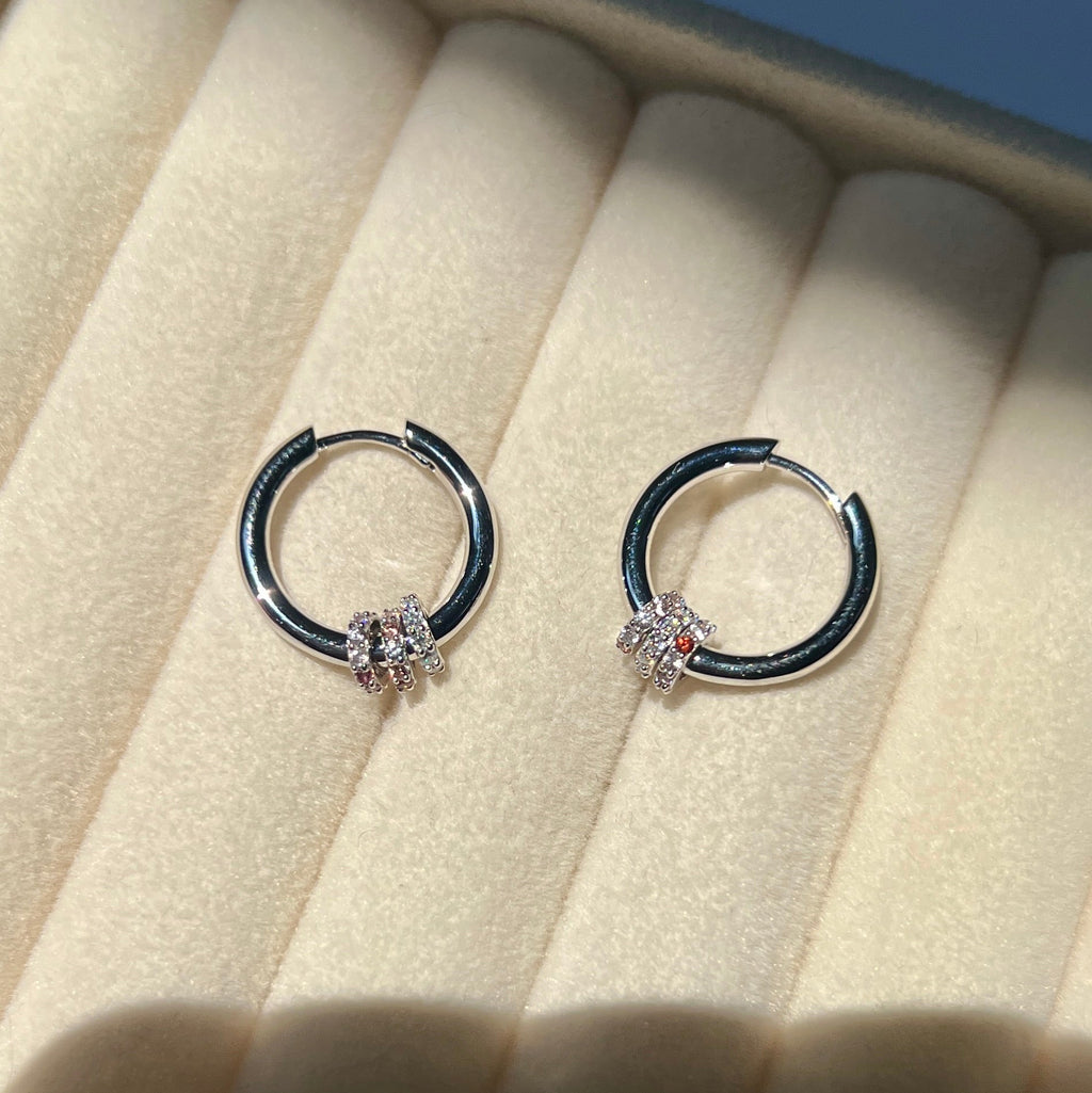 Thyone huggies earring