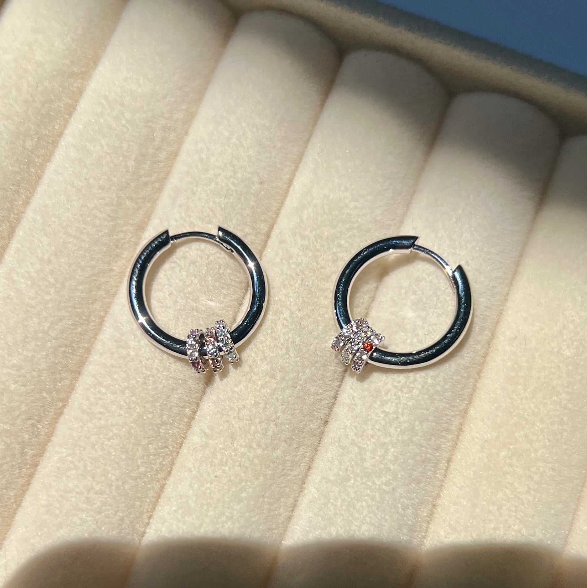 Thyone huggies earring