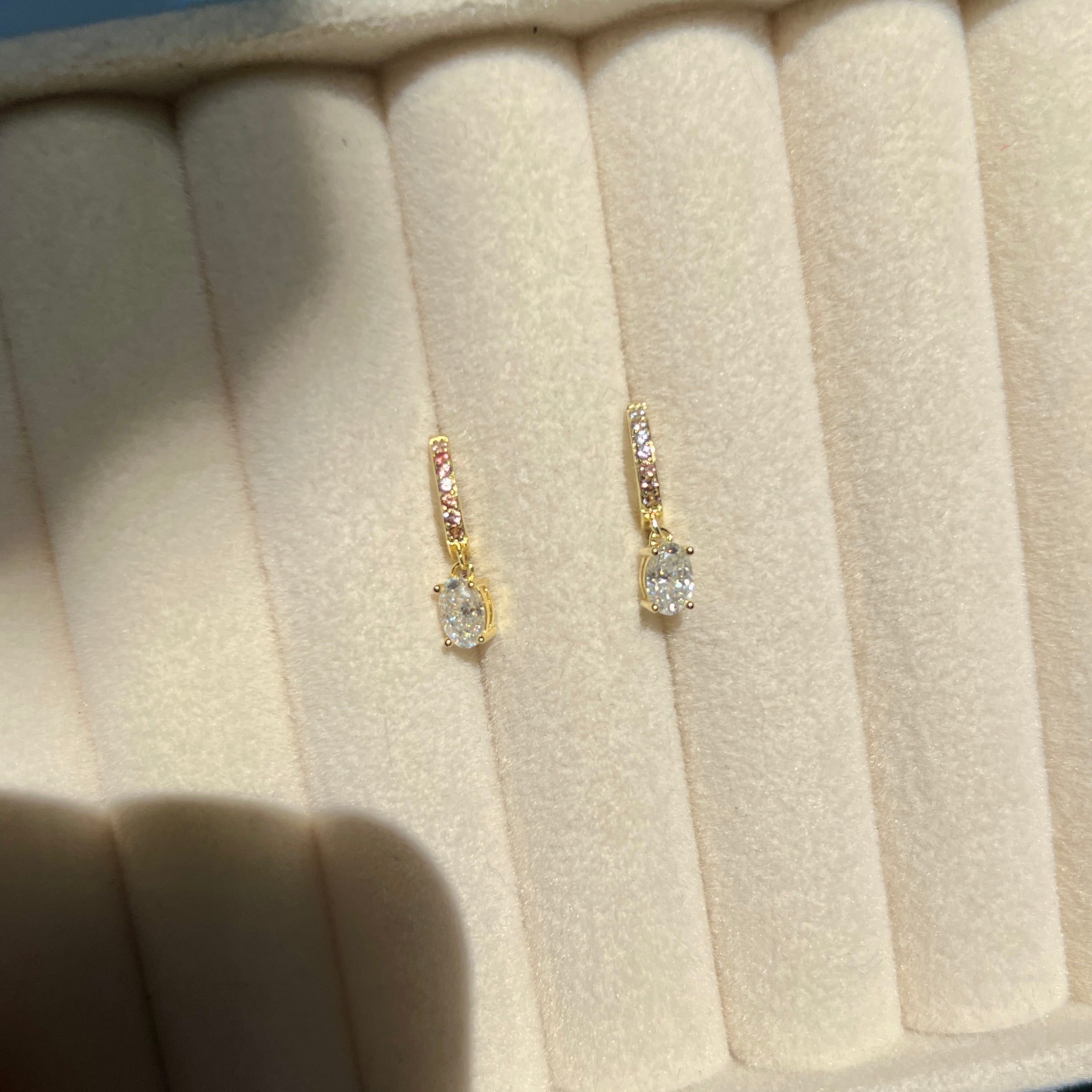 [PREORDER] Ascella Huggies earring