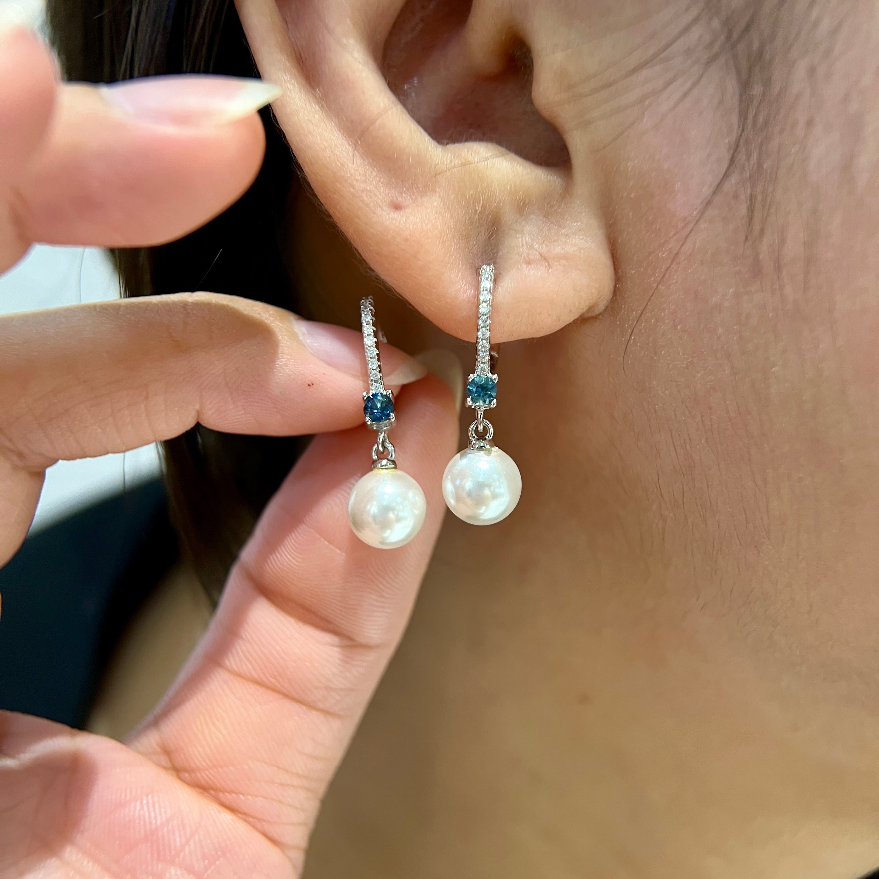 Cava huggies earring