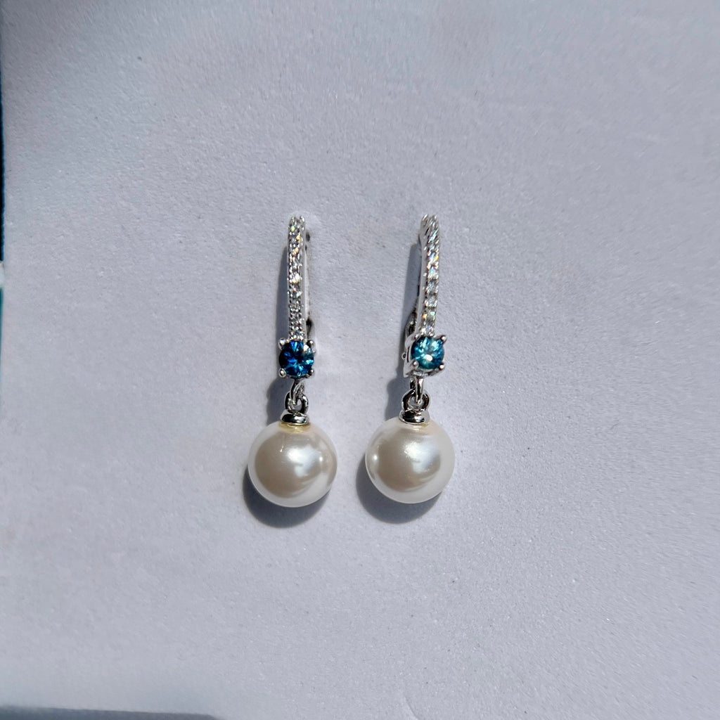 Cava huggies earring