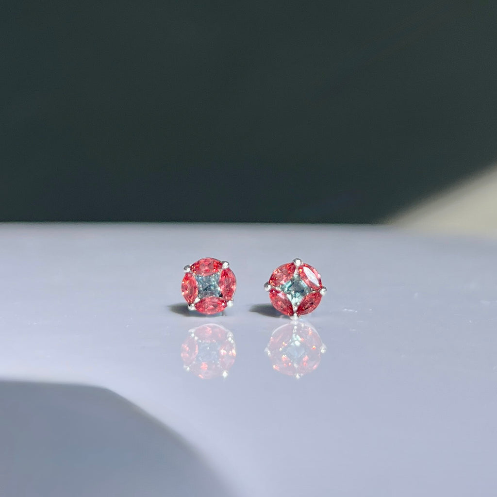 Lioris stud earring