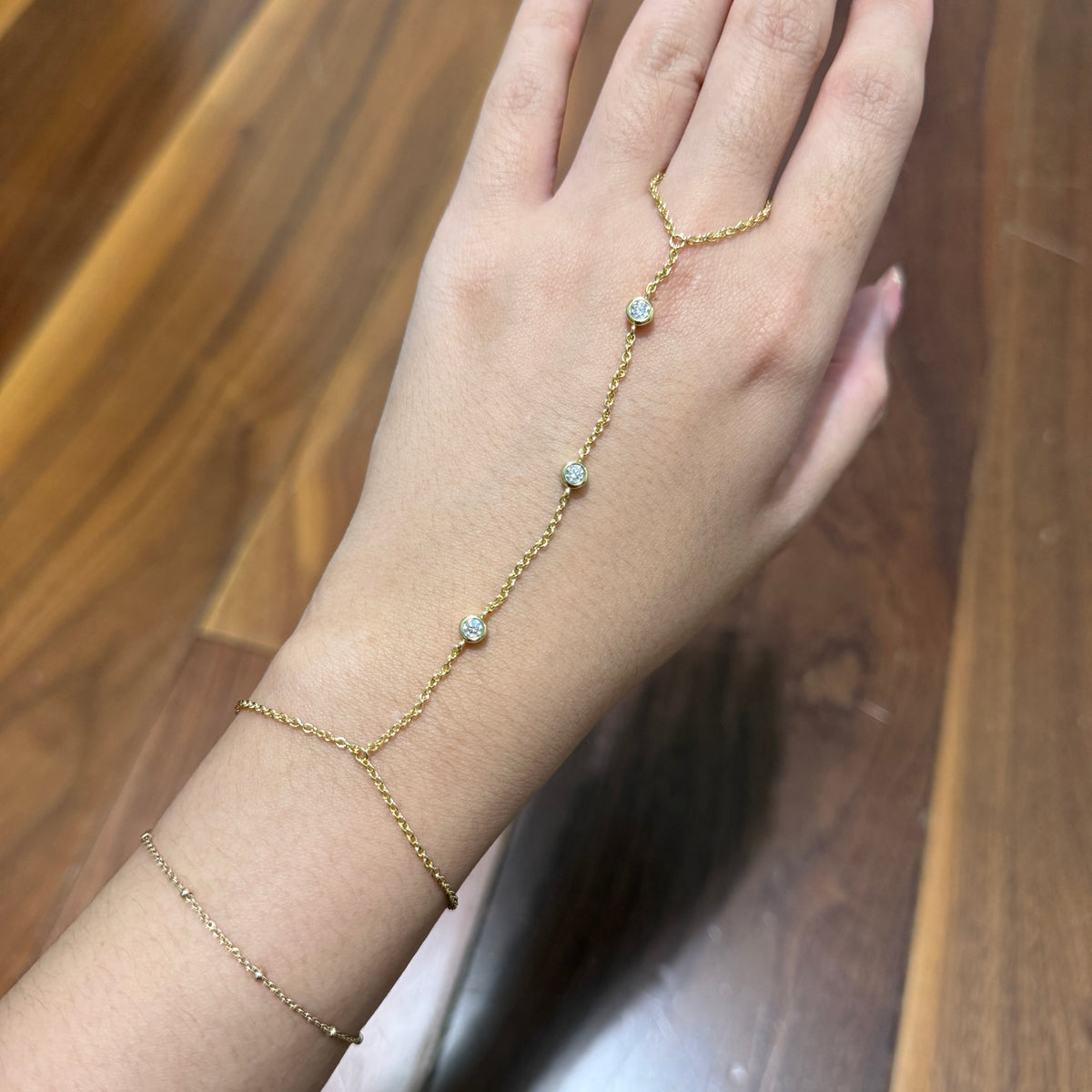 Vela Hand Chain