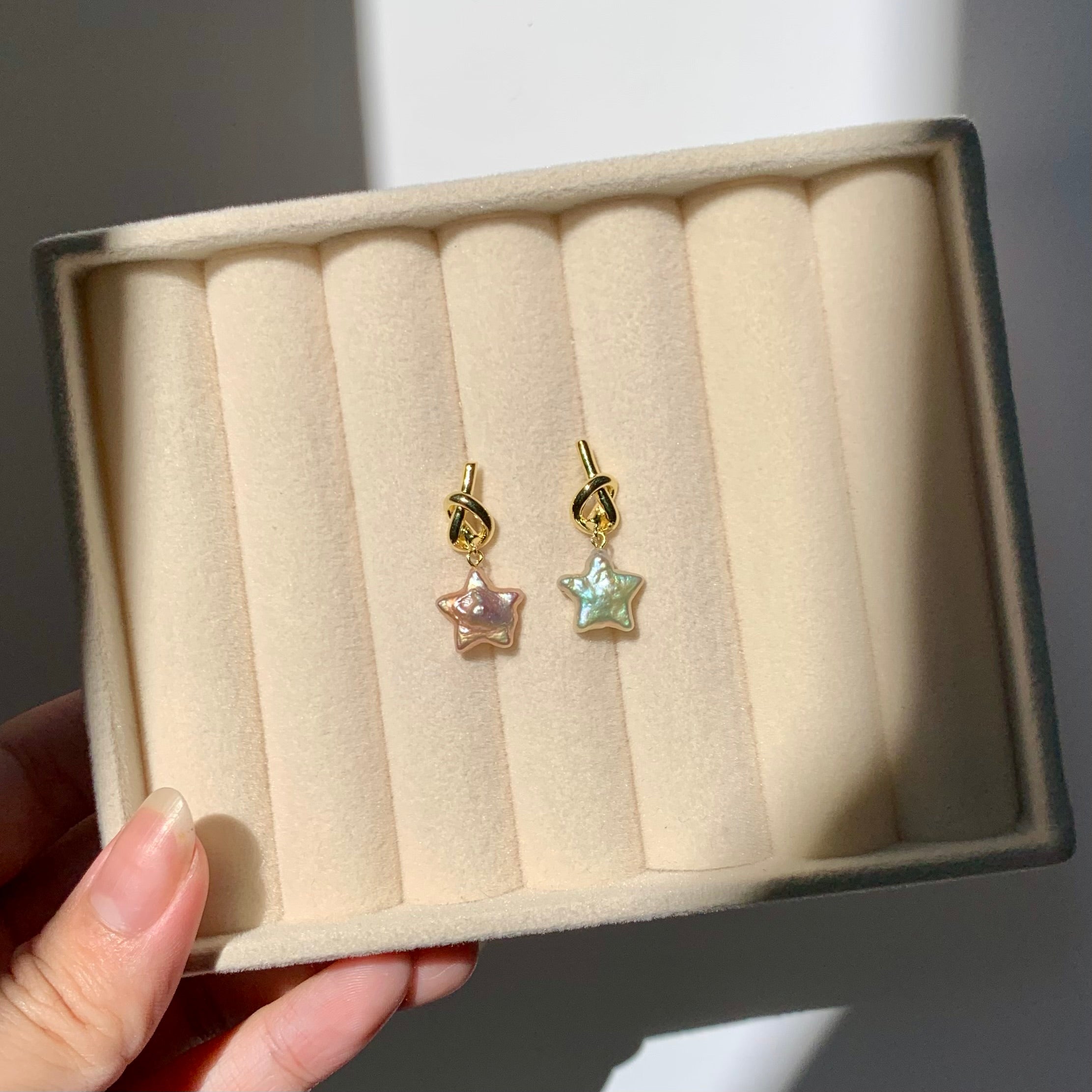 Lystris stud earring