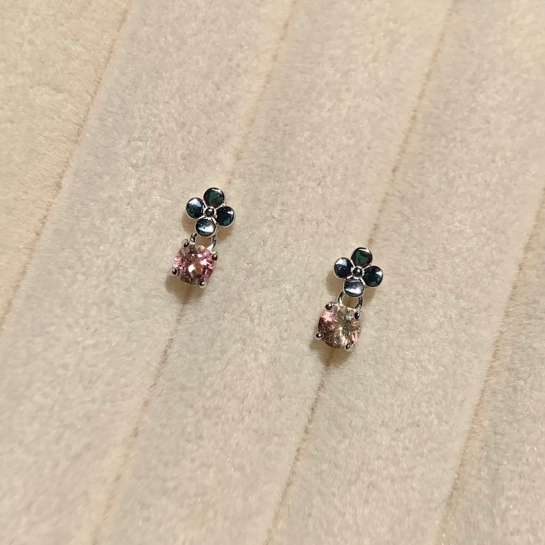 Pandia stud earring