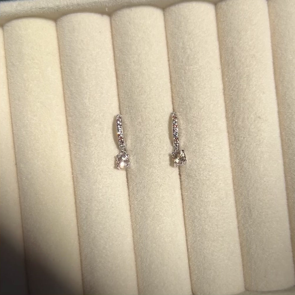 Rhea huggies earring