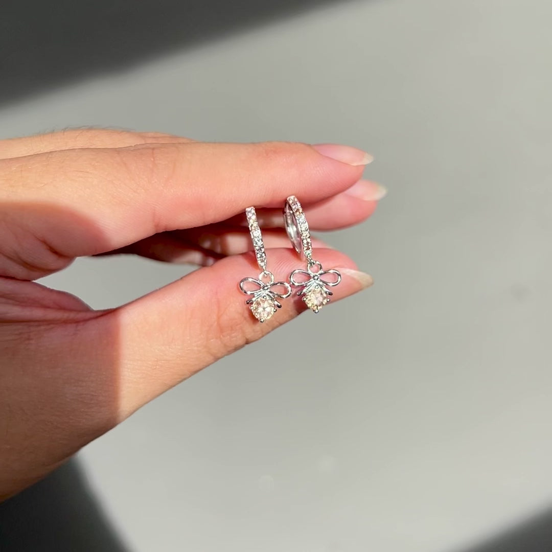 Elunara huggies earring