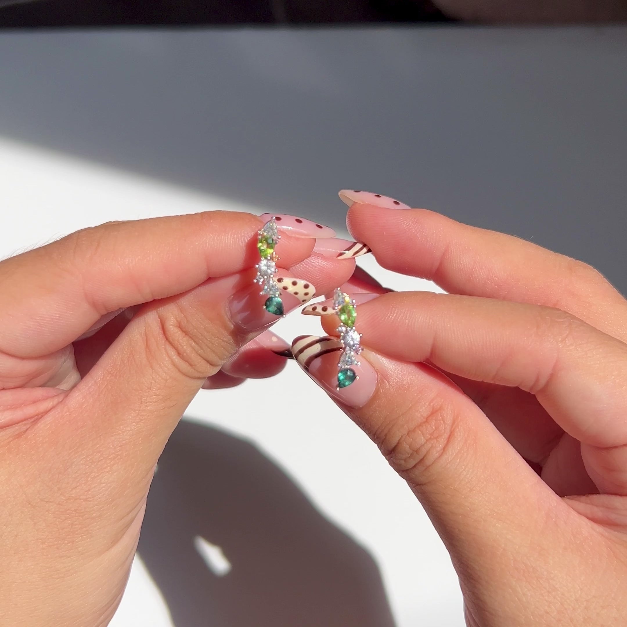 Lunette stud earring